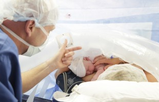 Moeder- en kindvriendelijke keizersnede