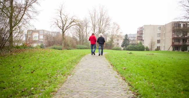 Een buddy: iemand die een tijdje met je oploopt