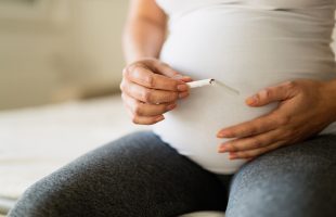 Zwanger en nog steeds aan het roken?