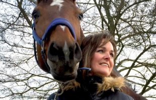 De teugels in eigen handen