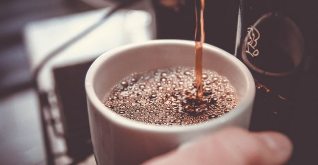 Waarom koffie drinken op het werk goed voor je is