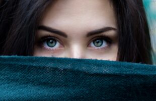 Modetrend 2020: permanente make-up!