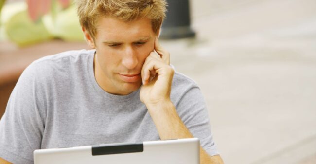 Heb je twijfels over een gehoortoestel? Doe dan een hoortest online