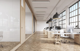 Praktische oplossingen voor lichte en open ruimtes met glazen wanden